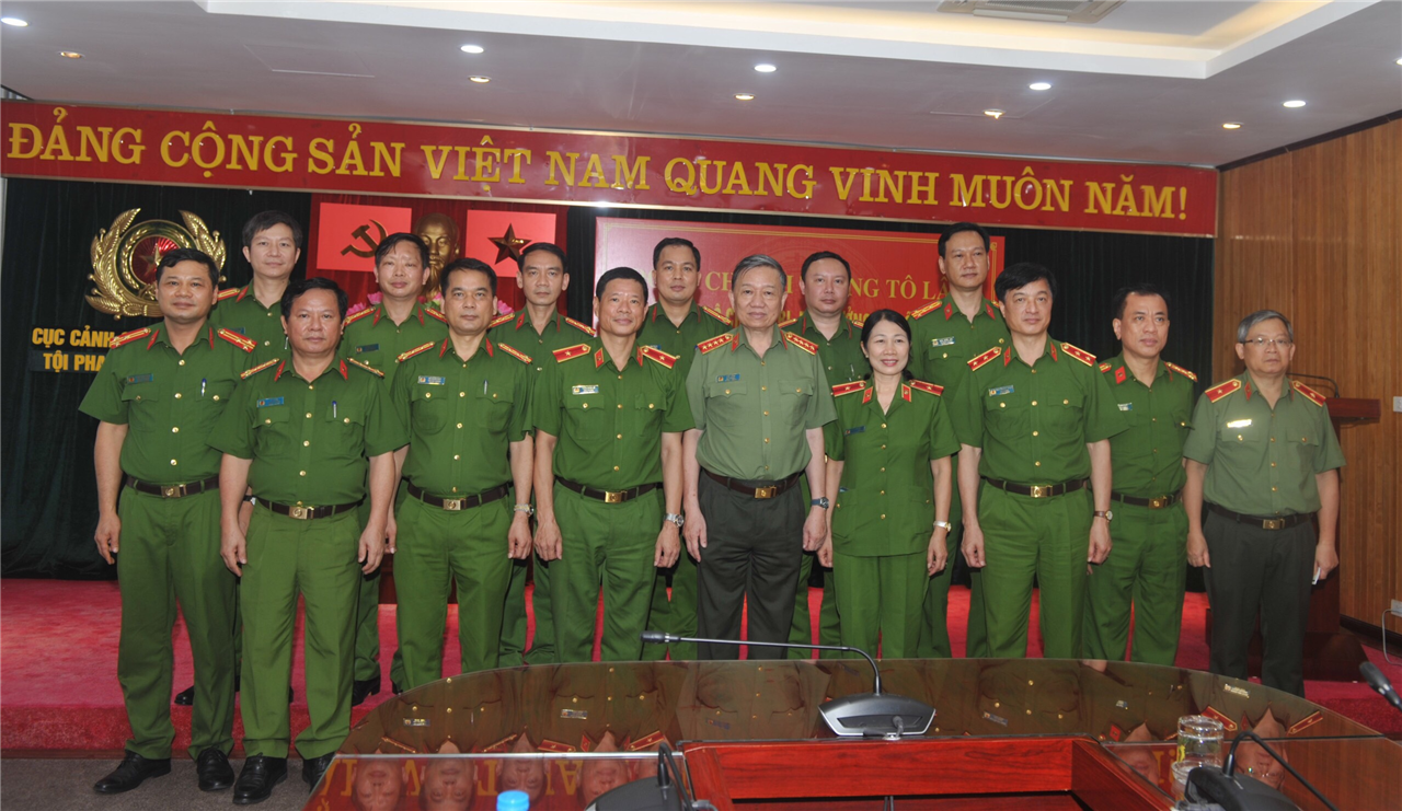 Bộ trưởng Tô Lâm gửi Thư chúc mừng cán bộ, chiến sỹ lực lượng Cảnh sát phòng, chống tội phạm về môi trường